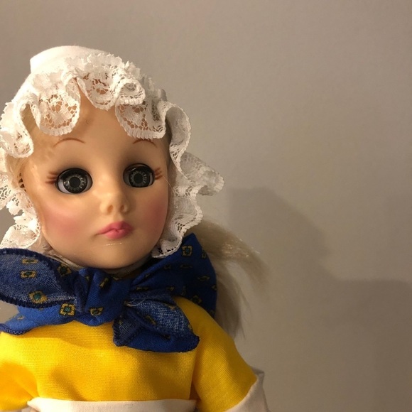 Effanbee Dolls From Countries - Picture 12 of 16